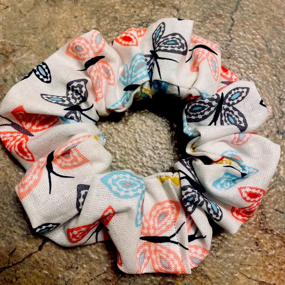Hand Made Scrunchie - Picture 1 of 2